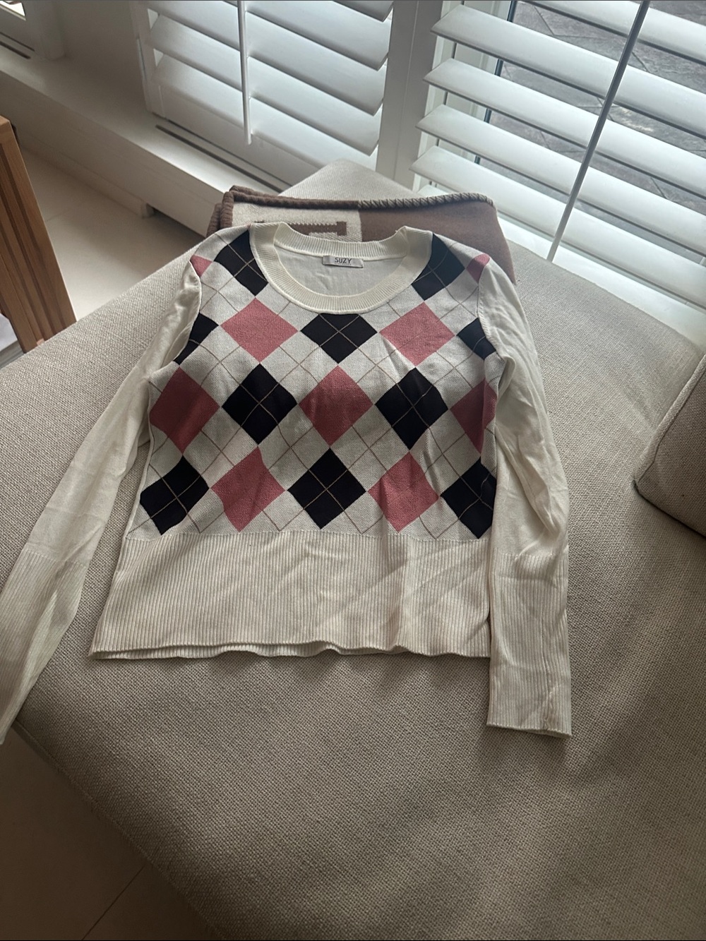 Suzy Shier Cream Argyle Sweater with Pink and Black Diamonds